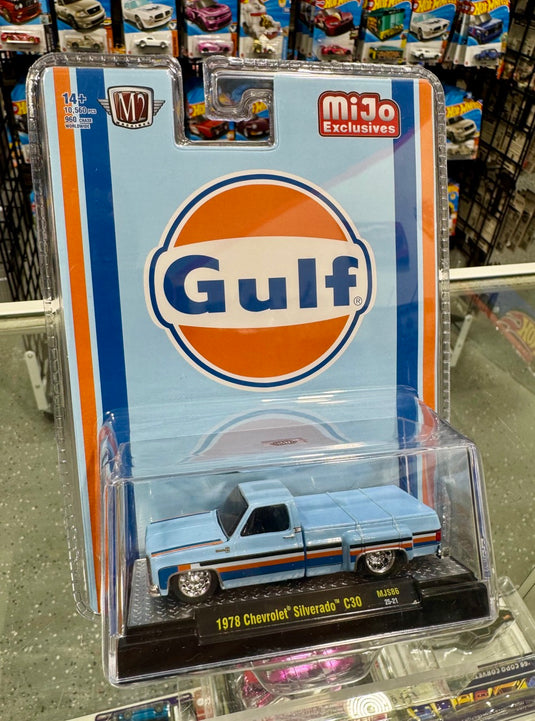 M2 Machines 1978 Chevrolet Silverado Dually C30 Gulf Edition