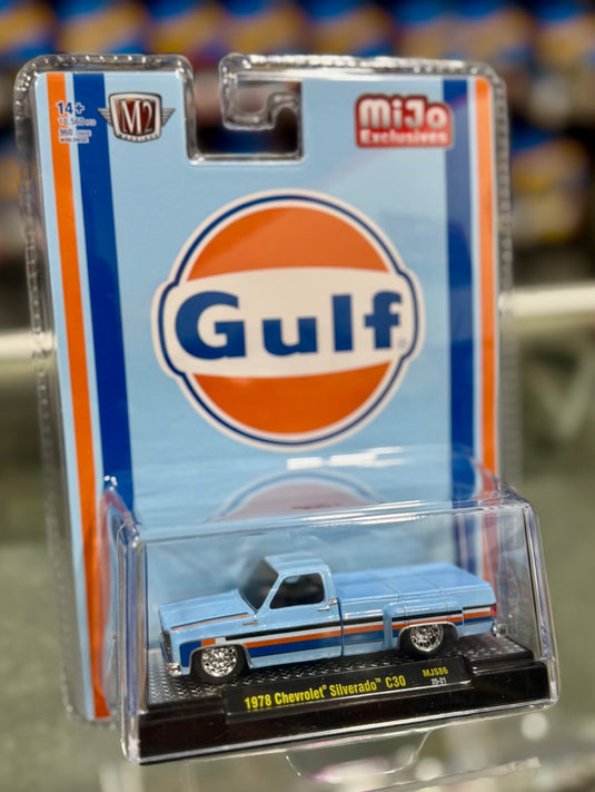 M2 Machines 1978 Chevrolet Silverado Dually C30 Gulf Edition