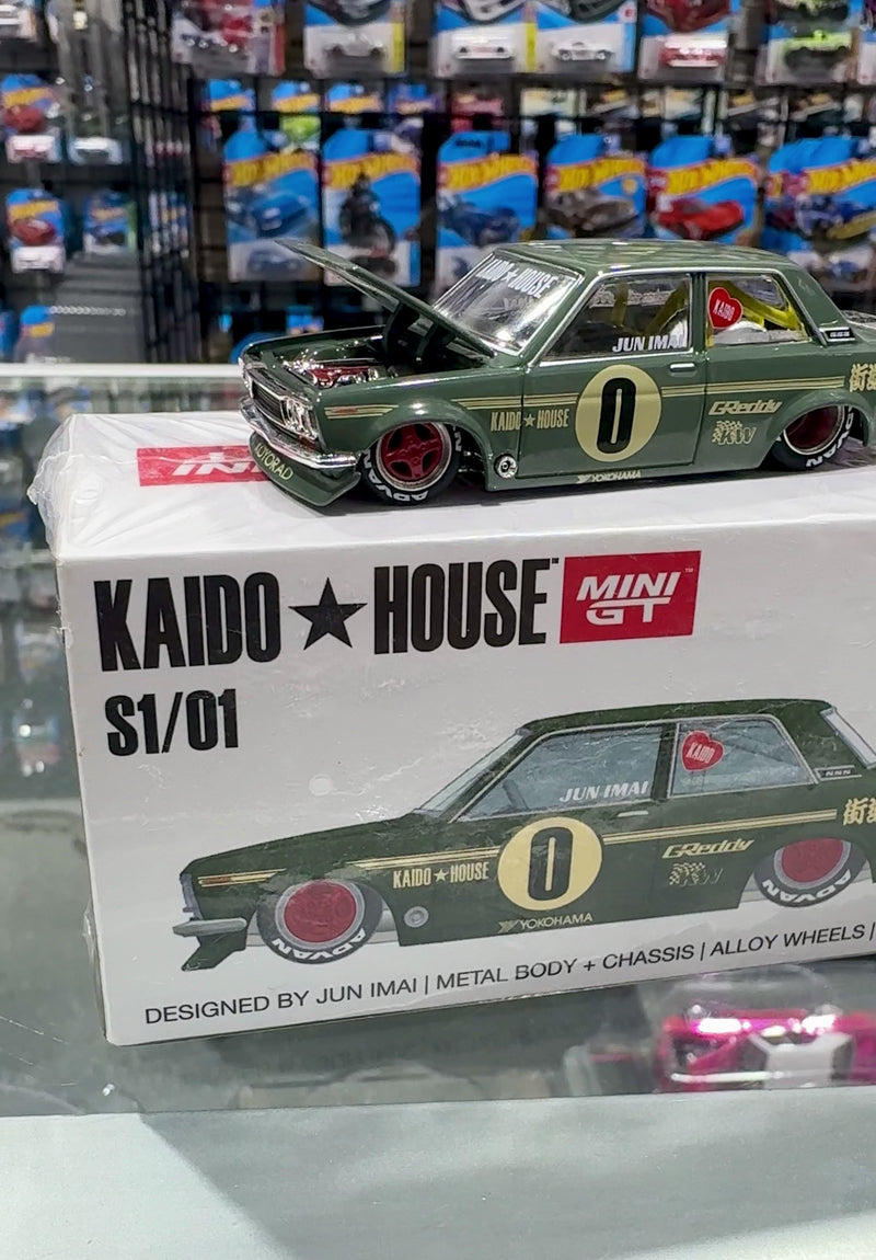 Load and play video in Gallery viewer, Kaido House Datsun 510 S1/01 Dark Green
