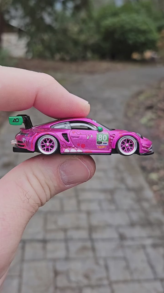 Hot Wheels Premium Porsche Roxy 